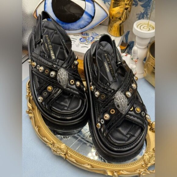 🆕 KURT GEIGER LONDON 🧿 NWOB Orson Cross Scallop Sandal, Black - Sz 37 US  7 - Picture 5 of 16
